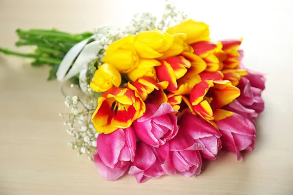 Красивий букет з весняних квітів — стокове фото
