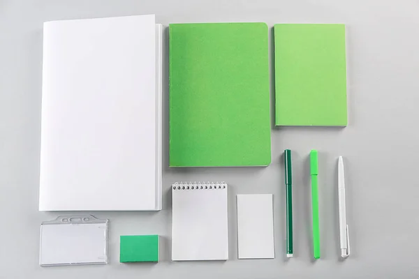 Üres zöld és fehér áruk — Stock Fotó