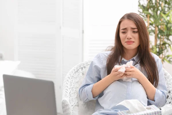 Young pregnant woman — Stock Photo, Image