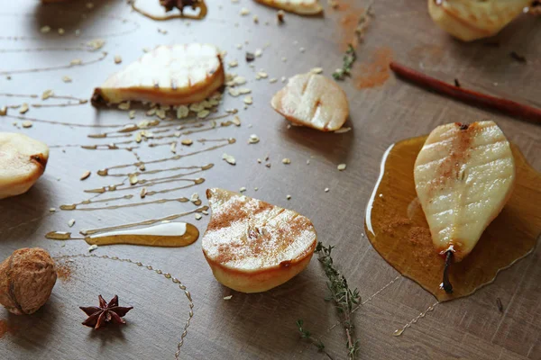 Tasty pears with honey sauce — Stock Photo, Image