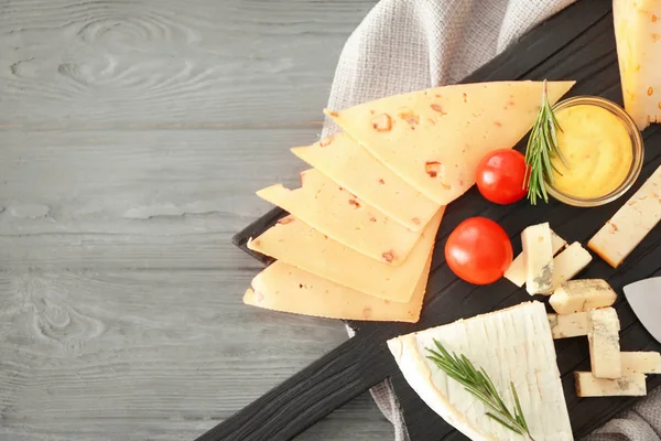 Složení nejrůznějších sýrů — Stock fotografie