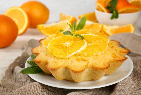 Plattan med läcker citrus tårta — Stockfoto