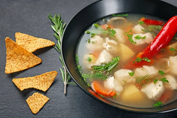 Placa con sopa de pollo — Foto de Stock