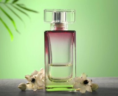 Parfüm şişe güzel kompozisyon