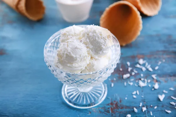 Helado de coco fresco — Foto de Stock