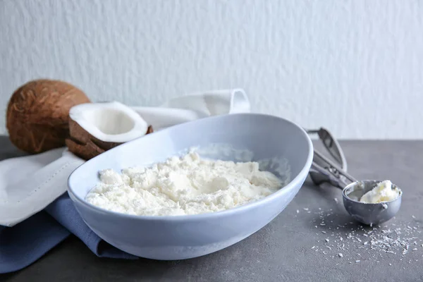 Tigela com sorvete de coco — Fotografia de Stock