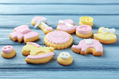 Sır ile süslenmiş bebek kurabiyeleri