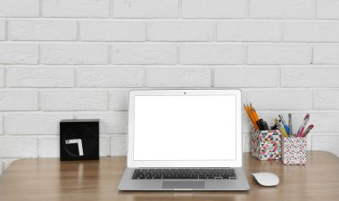 Çalışma alanı ile modern dizüstü