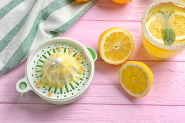 Sıkacağı ve taze limon  