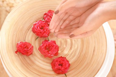 Eller spa ahşap kase