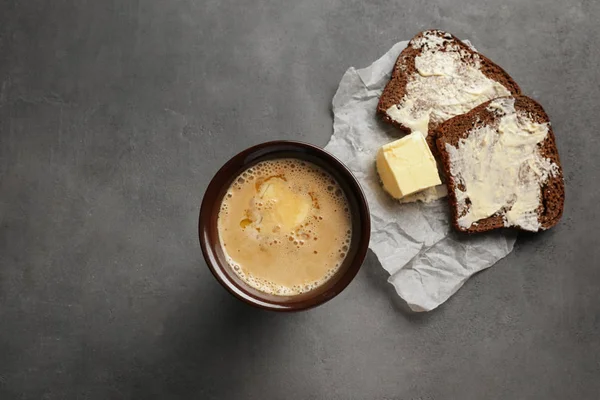 Sabroso café con mantequilla — Foto de Stock