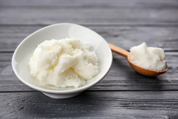 Shea butter in spoon and bowl — Stock Photo, Image