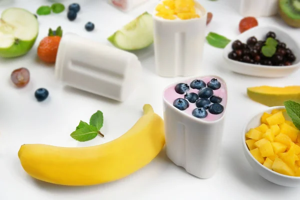 Automatic yogurt maker with fruits — Stock Photo, Image