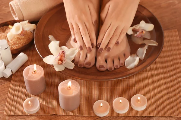 Female feet and hands in spa bowl — Stock Photo, Image