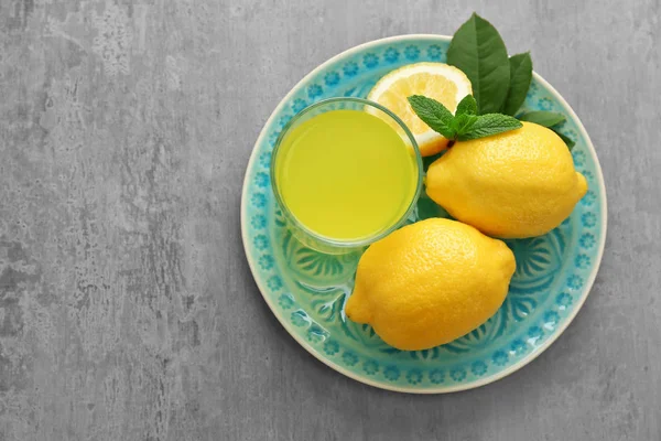 Köstlicher Zitronensaft — Stockfoto