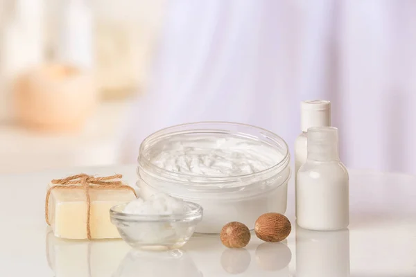 Manteiga com produtos cosméticos — Fotografia de Stock