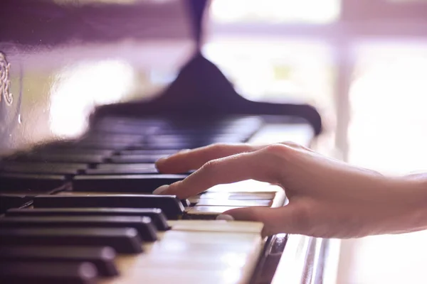 Female hand playing piano — Stock Photo, Image