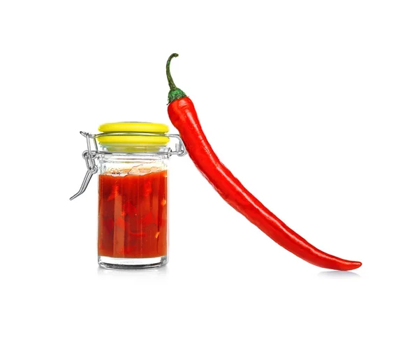 Tarro con sabrosa salsa de chile —  Fotos de Stock
