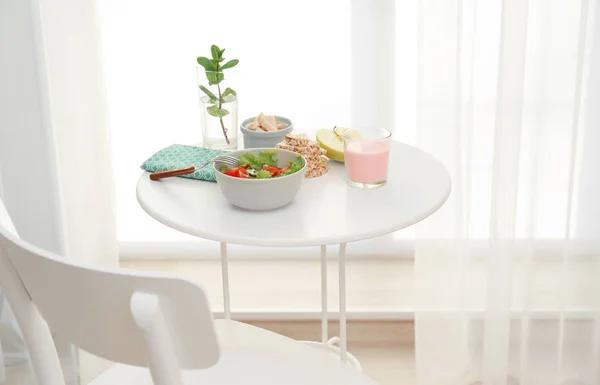 Mesa servida para almoço — Fotografia de Stock