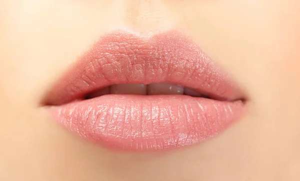 Lippen van jonge vrouw — Stockfoto