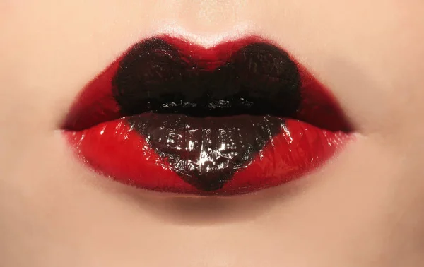 Weibliche Lippen mit kreativem Make-up — Stockfoto