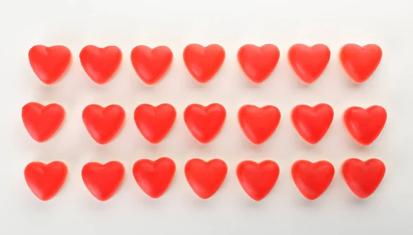 Cukierki galaretki w kształcie serca na białym tle — Zdjęcie stockowe