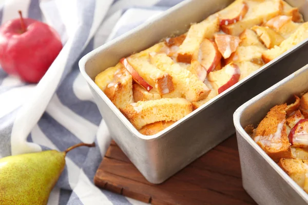 Freshly baked bread pudding in casserole dishes — Stock Photo, Image