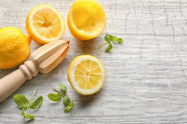 Sıkacağı ve taze limon  