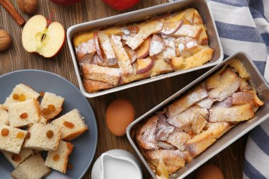 Fırından yeni çıkmış ekmek pudding güveç yemekleri