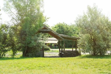 At yard ile kırsal arazi