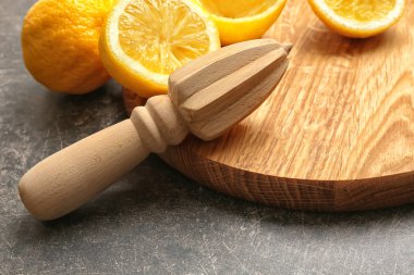 Sıkacağı ve taze limon  