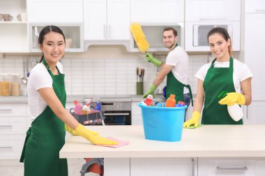 İş yerinizde mutfak temizlik hizmetleri ekibi