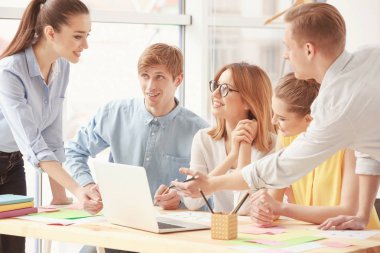 Takım genç pazarlama yöneticileri  