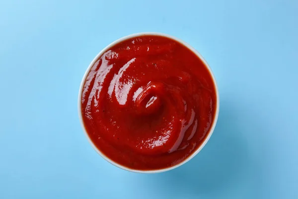 Tál ízletes ketchup — Stock Fotó