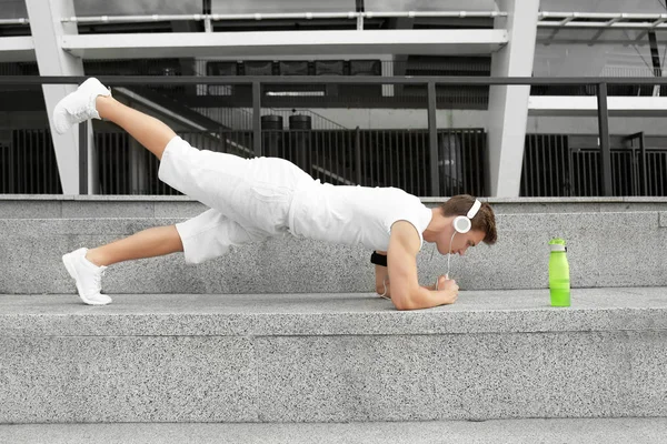 Young man with headphones training — Stock Photo, Image