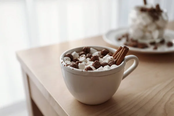 Cup of tasty cocoa — Stock Photo, Image