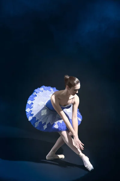 Junge schöne Ballerina — Stockfoto