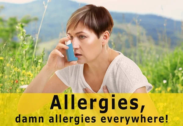 Mujer usando inhalador de asma —  Fotos de Stock
