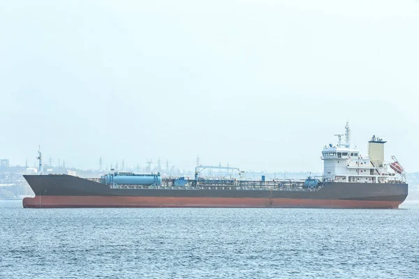Ship in sea port — Stock Photo, Image