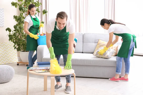 Cleaning service team at work in living room — Stock Photo, Image