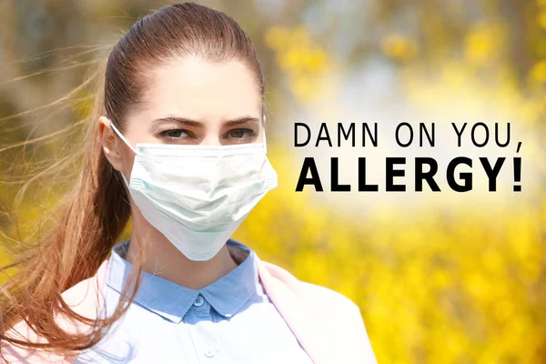 Pollen allergy. Young woman with face mask outdoor — Stock Photo, Image