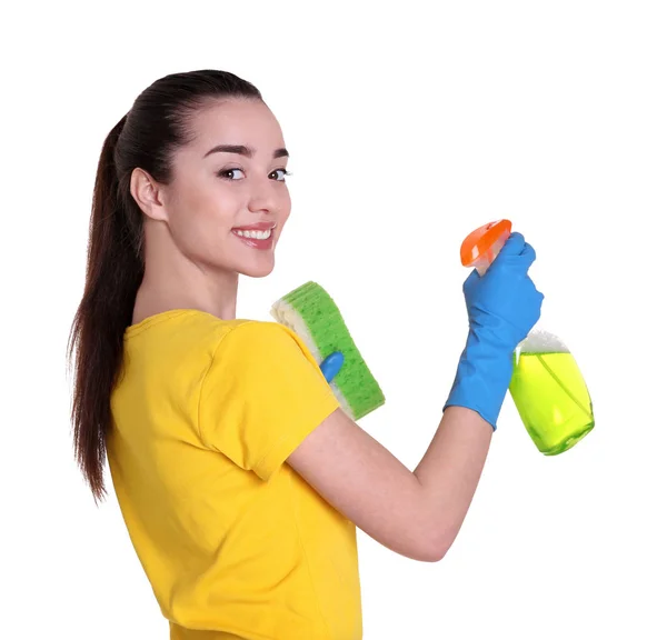 Mulher segurando esponja e spray de limpeza — Fotografia de Stock