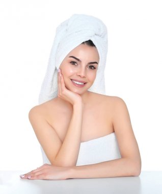 sonra banyo güzel bir genç kadın  