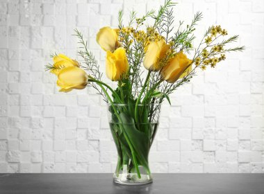 Güzel çiçekli vazo 