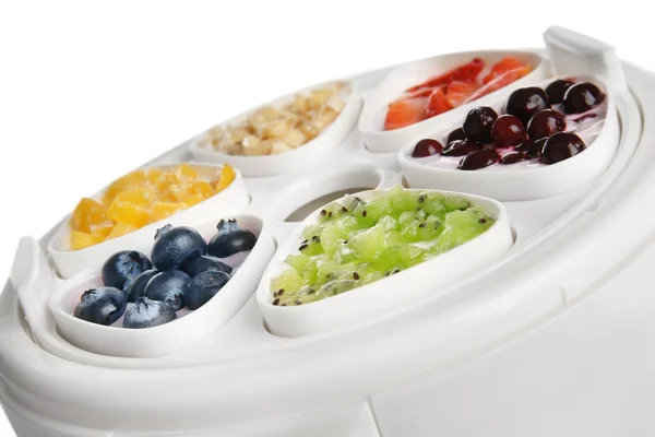 Máquina automática de yogur con frutas —  Fotos de Stock