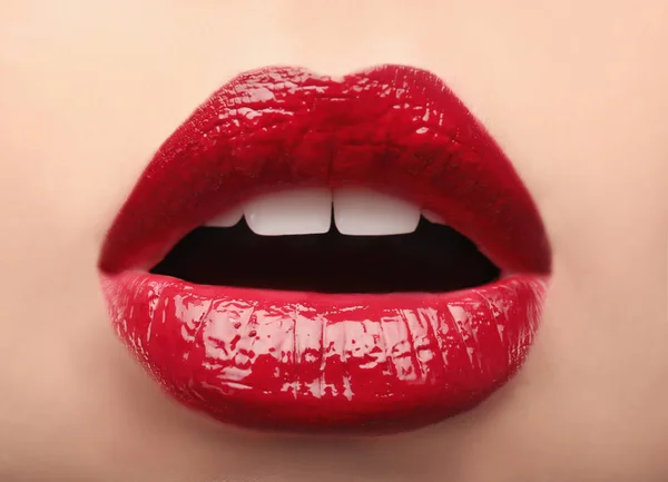 Жінка з червоними губами — стокове фото