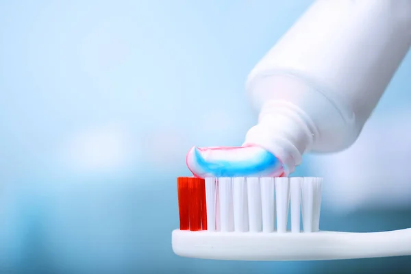 Pasta de dientes exprimida del tubo — Foto de Stock