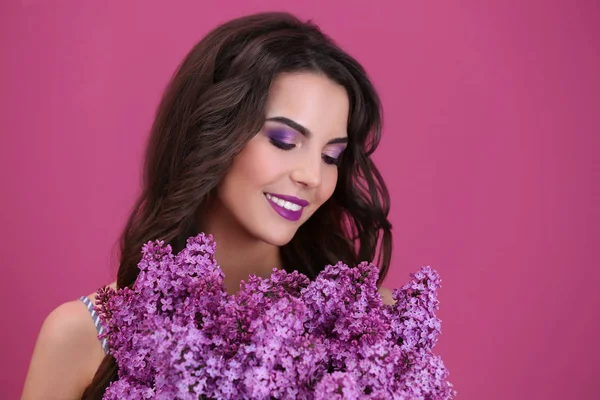 Woman with bouquet of lilac — Stock Photo, Image
