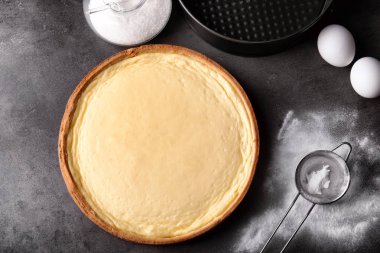 Lezzetli peynirli kek ile kompozisyon 