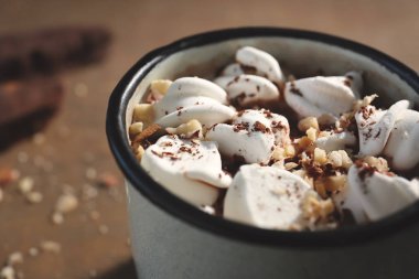 Marshmallow ile sıcak kakao bir fincan